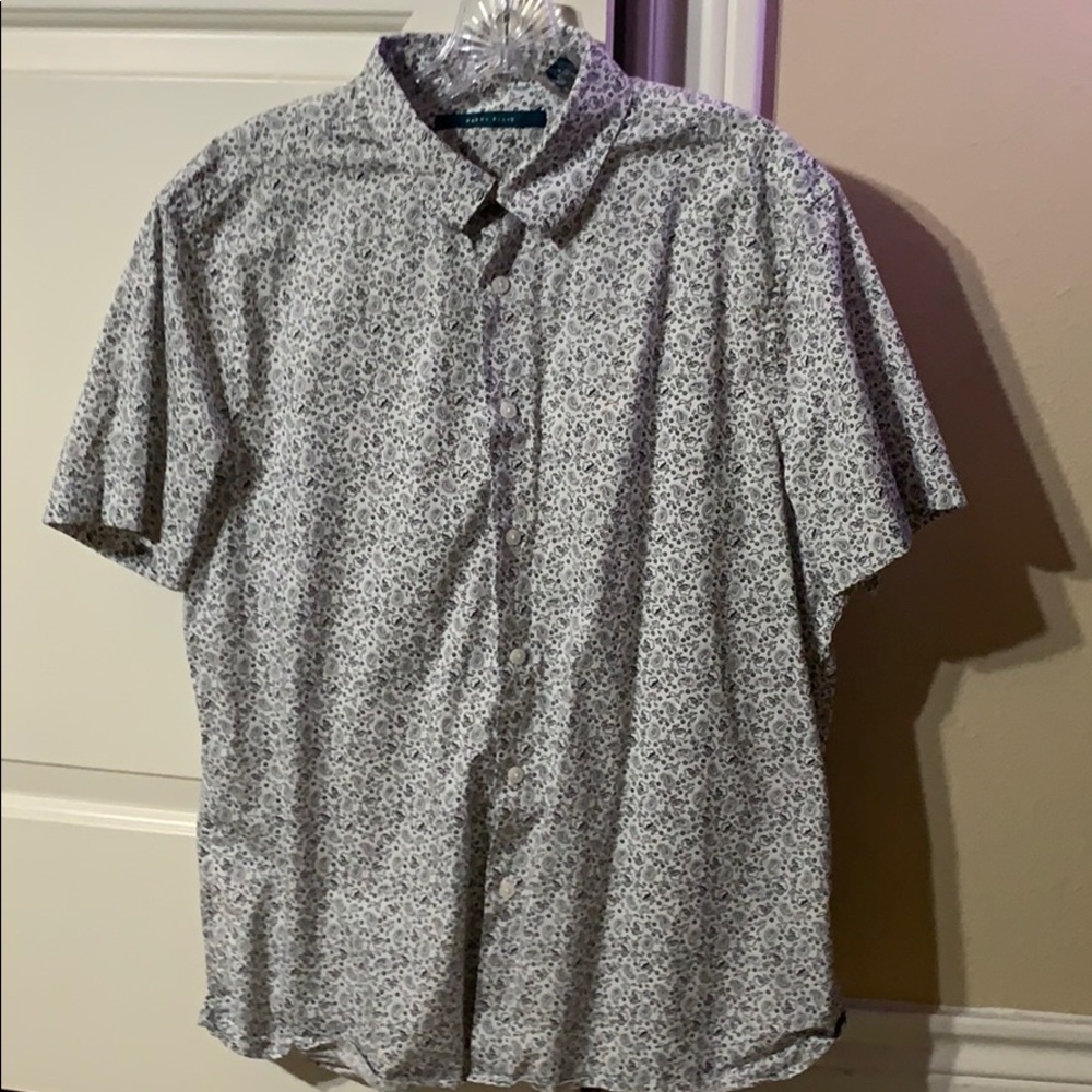 Men’s Perry Ellis White Button Down T-Shirt